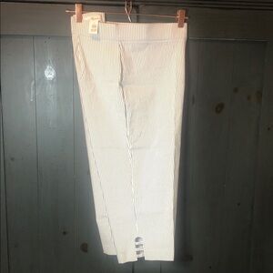 NWOT 89th & Madison White and Blue Striped Capris, Brand NEW, no tag